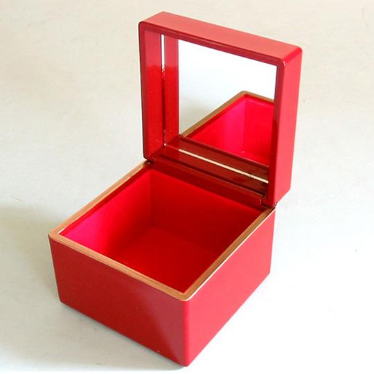 Isuke Red Lacquered Jewelry Box With Mirror Maiko Design
