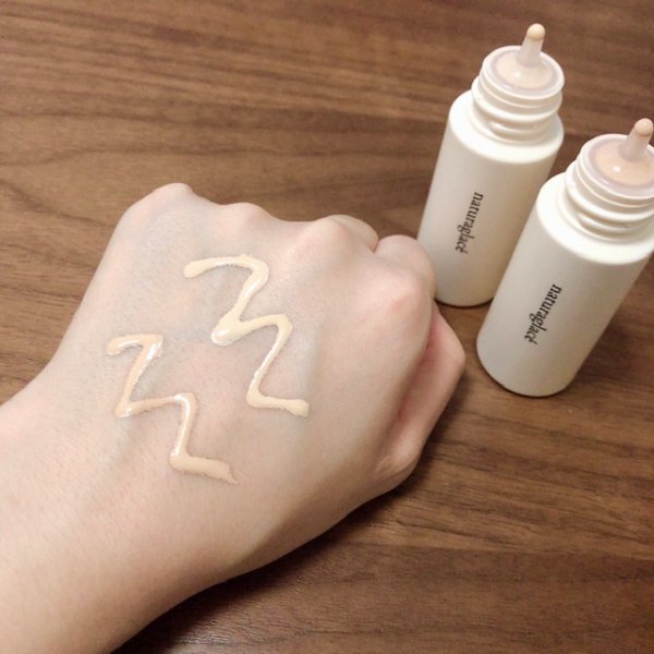 Naturaglace Lightweight Watery Foundation Natural Beige SPF30