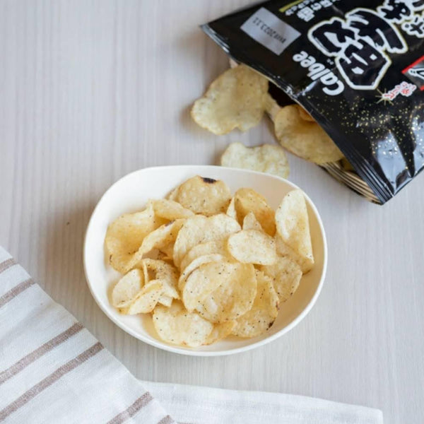 Calbee Kataage Crispy Black Pepper Potato Chips 65g (Box of 12 Bags)