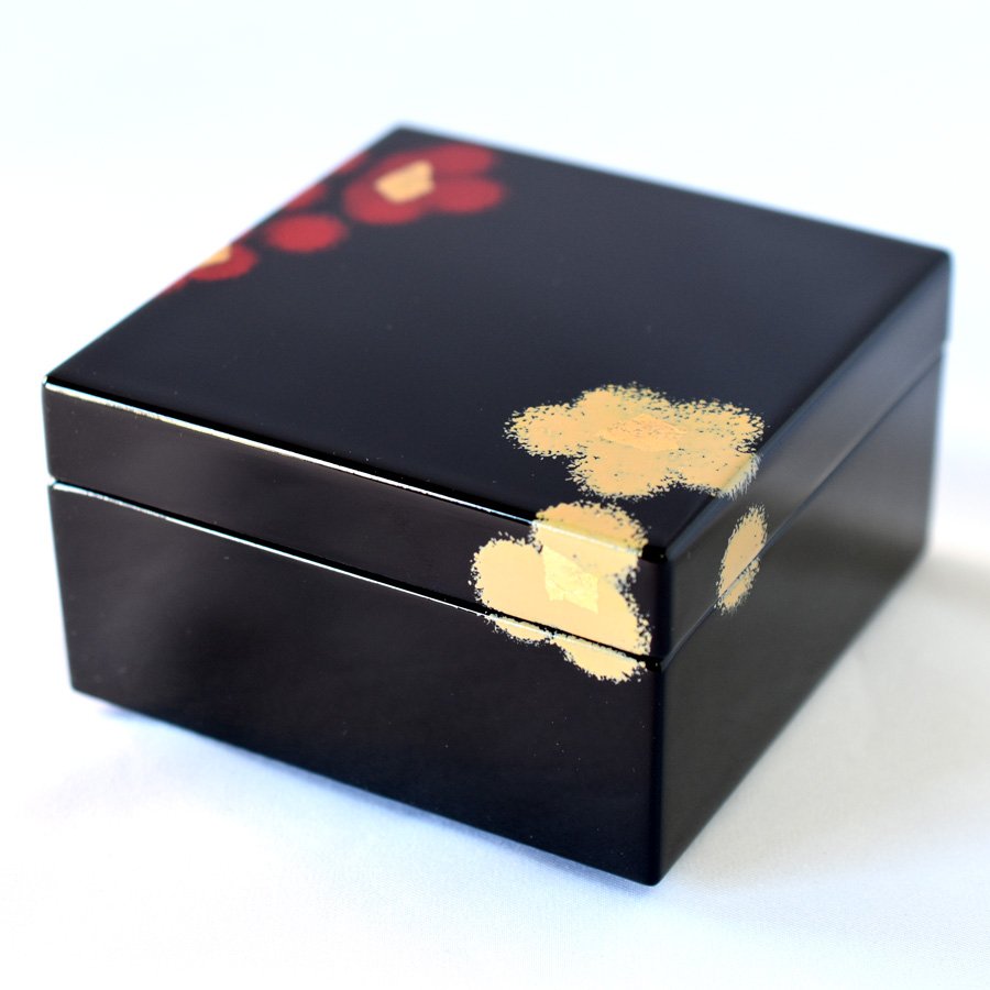 Isuke-Small-Lacquerware-Jewelry-Box-Red-and-Gold-Flower-Pattern-1-2024-11-22T07:31:26.241Z.jpg