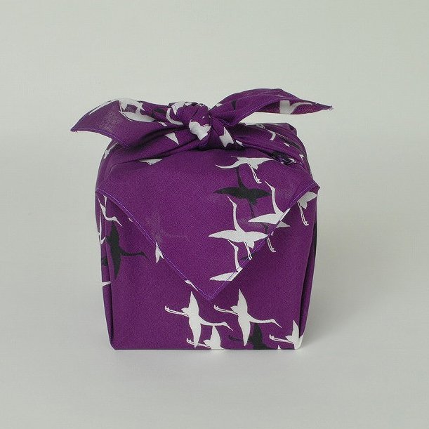 Seiran-Furoshiki-Flying-Cranes-Cotton-Wrapping-Cloth-1-2024-06-17T07:06:18.941Z.jpg